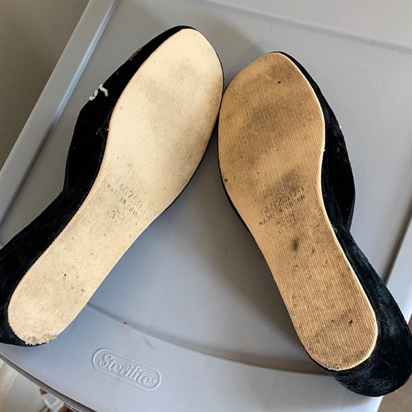 Black Velvet Mules with Dragon Embroidery vintage worn once - Picture 10 of 12